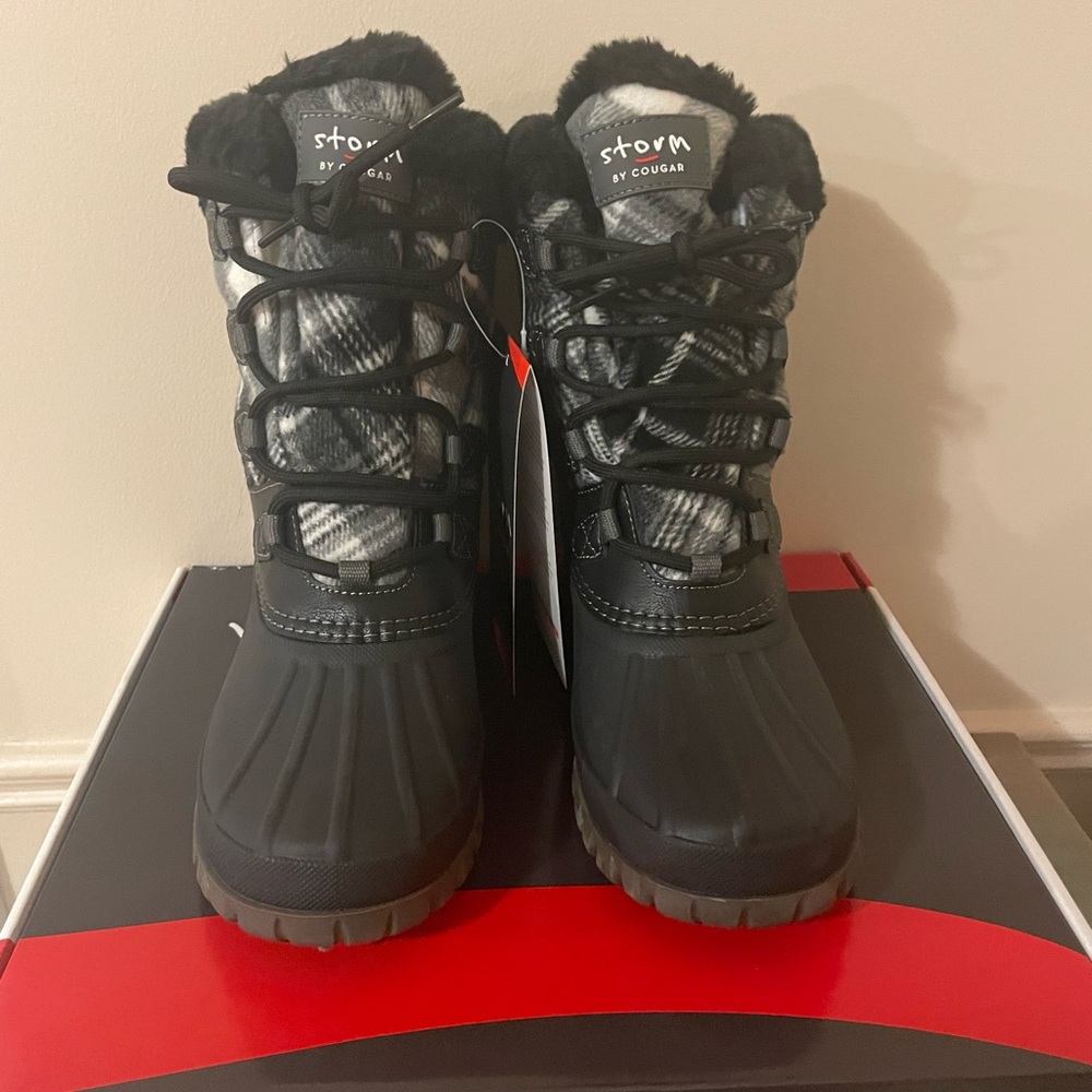 NEW Cougar Storm Cuddle Boots